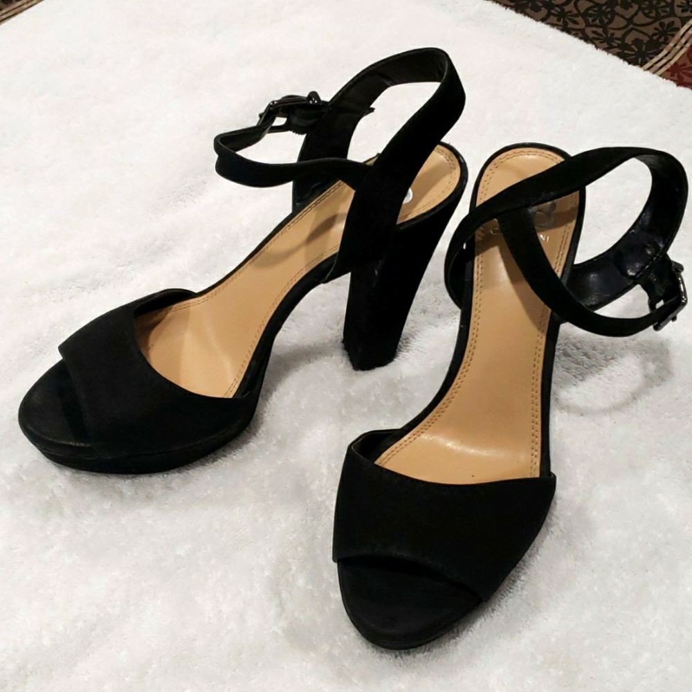 Gianni Bini Black platform chunky heel. Size 8.5M
